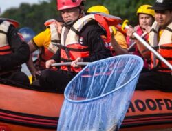 Gerakan Nasional ASRI: Polrestabes Surabaya Bersihkan Kawasan Jembatan Merah