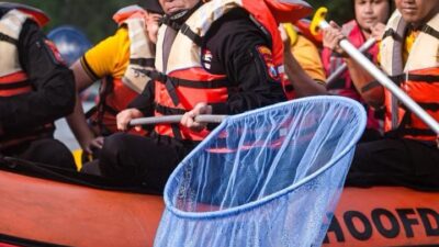 Gerakan Nasional ASRI: Polrestabes Surabaya Bersihkan Kawasan Jembatan Merah