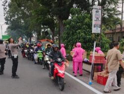 Polsek Lawang dan Bhayangkari Berbagi Takjil, Wujud Kepedulian di Bulan Suci Ramadhan