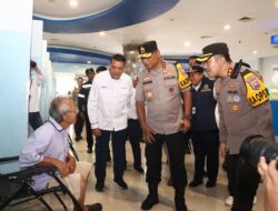 Kapolda Jatim Cek Pos Terpadu dan Pos Pam di Surabaya Pastikan Layanan Mudik Berjalan Optimal