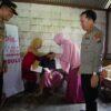 Polri Untuk Masyarakat : Kapolres Bojonegoro Beri Bantuan Anak Difabel