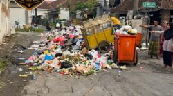 Kondisi Memprihatinkan di Bangkalan: Tumpukan Sampah Menutup Jalan, Warga Kesulitan Melintas