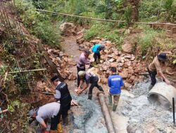 Sinergi untuk Negeri, Polres Trenggalek Bersama Warga Bangun Jembatan Merah Putih Presisi
