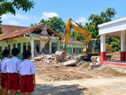 SEKOLAH YANG TERSINGKIR DI TENGAH PEMBANGUNAN