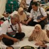 Perjuangan di Tanah Suci: Jemaah Haji Bangkalan Bertahan dengan Air Es, Lansia Jatuh Lemas Akibat Keterlambatan Makanan