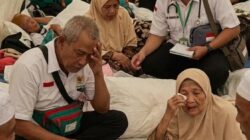 Perjuangan di Tanah Suci: Jemaah Haji Bangkalan Bertahan dengan Air Es, Lansia Jatuh Lemas Akibat Keterlambatan Makanan