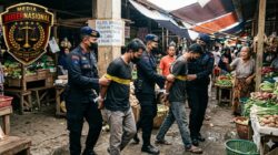 POLRES BANGKALAN SIKAT DUA PELAKU PENYEMPROTAN AIR CABAI DI PASAR PATEMON, STATUS TERSANGKA RESMI DISANDANG!