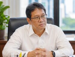 Menunda Haji  MenKeu di Tengah Beban Negara