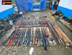 TNI Sita Puluhan Senjata Kelompok OPM Pimpinan Kopi Tua Heluka yang Kabur Lewat Sungai Dogoel