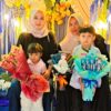 Hadiah Bunga untuk Bunda Pelepasan TK Dharma Wanita Penuh Haru di Pagak Malang