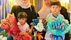 Hadiah Bunga untuk Bunda Pelepasan TK Dharma Wanita Penuh Haru di Pagak Malang
