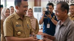 RESPONS CEPAT KELUHAN WARGA, CAMAT GALIS TEGASKAN KOMITMEN PELAYANAN TRANSPARAN DAN EVALUASI TOTAL!