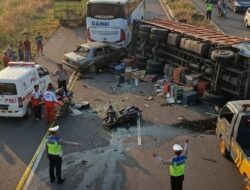 Laka Beruntun di Akses Suramadu Tangkel, Petugas Berlakukan Contraflow