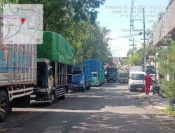 Kucing-kucingan di Semut Kali, Parkir Liar Truk Merajalela, Warga Tagih Aksi Tegas Polres KP3