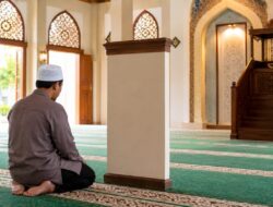 Hukum Sutrah Dalam Shalat