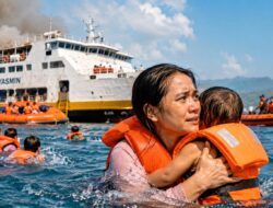 Pelukan Salmi Dan Pertaruhan Keselamatan Di Laut